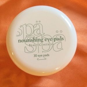 Nourishing Eye Pads rejuvenates delicate eye area